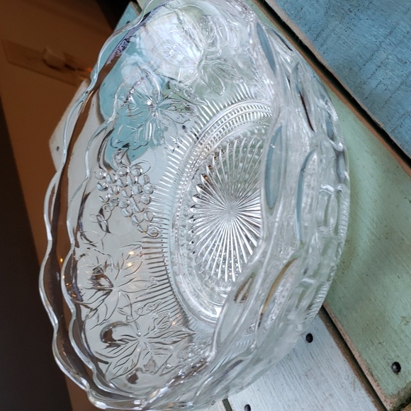 Vintage Patterned serving bowl 9x3 Clear (One) - Picture 5 of 5